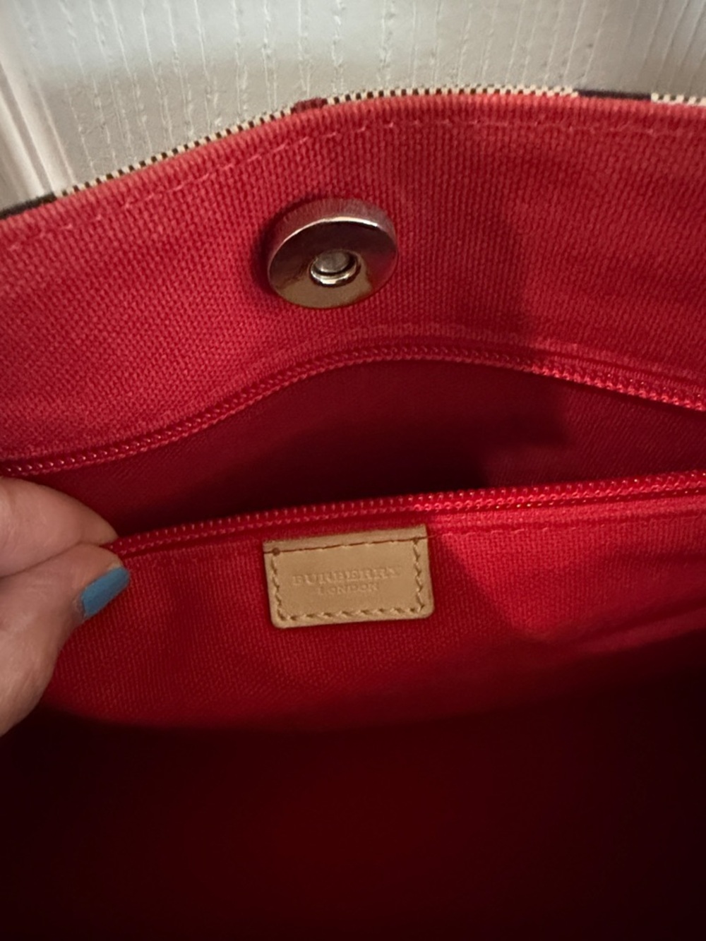 Burberry Beige Plaid Tote with Red Handles - Picture 4 of 7